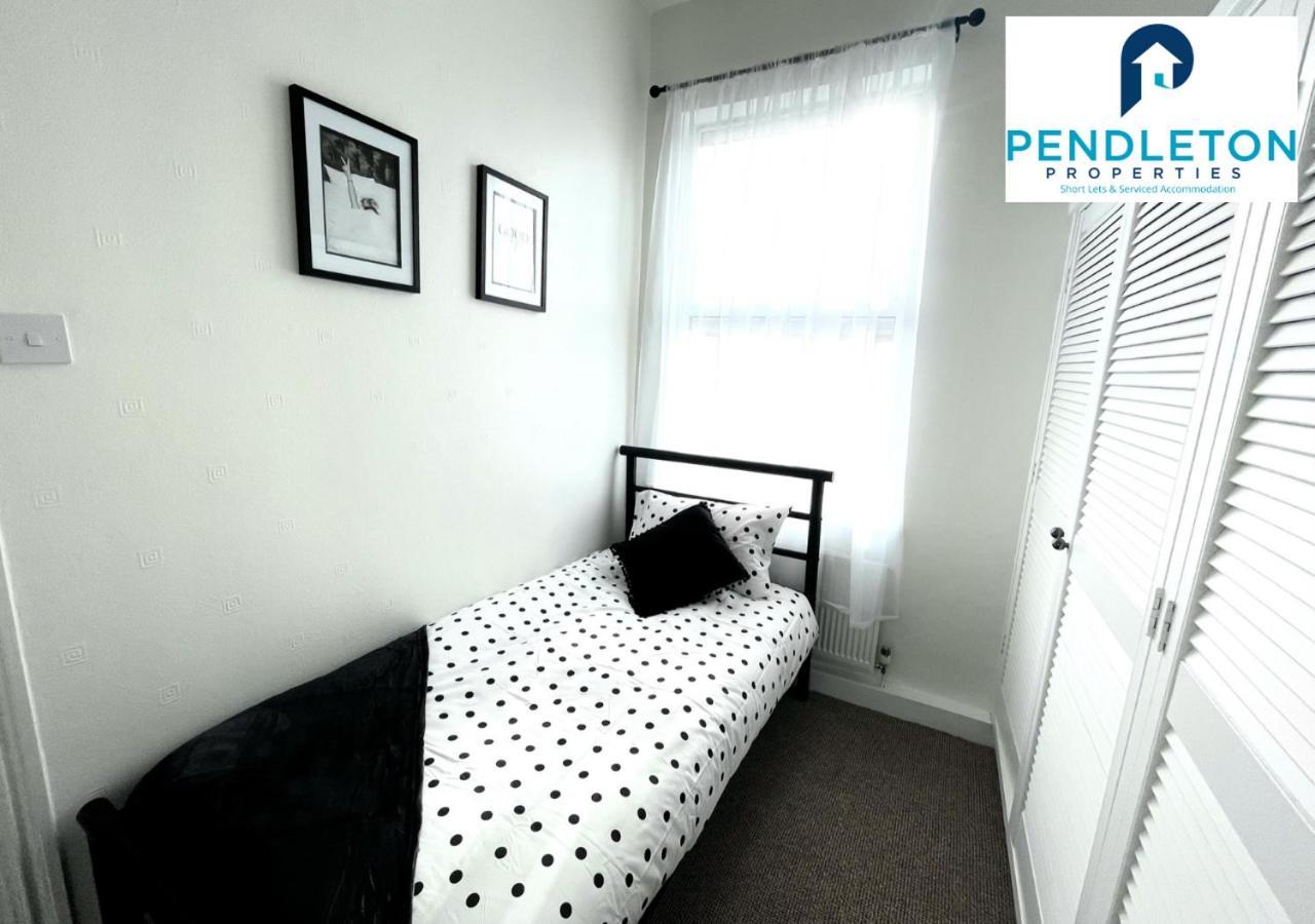 فيلا بريستونفي Modern 3 Bed House With Free Parking And Wi-Fi المظهر الخارجي الصورة